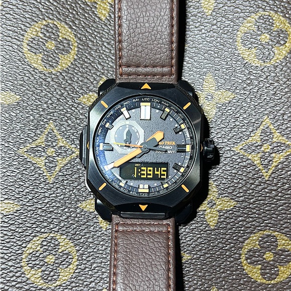 Casio Pro Trek PRW-6900YL-5 Tough Solar watch - Picture 3 of 4